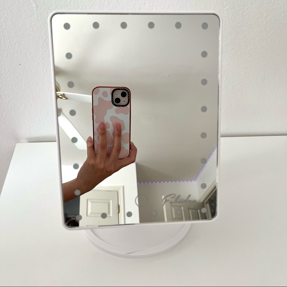 MAKEUP MIRROR WITH LIGHTS